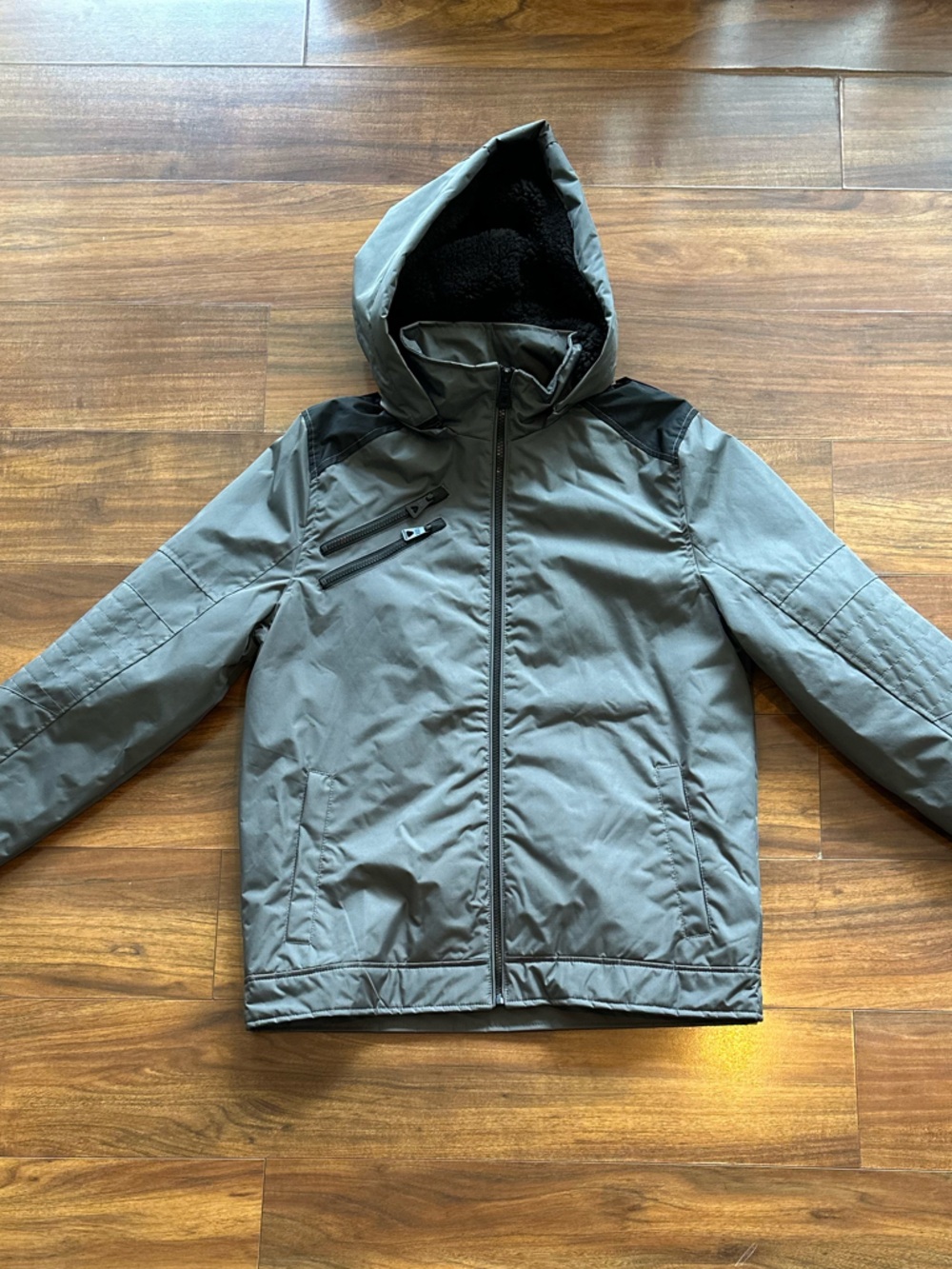 NWT Urban Republic Men's Silver & Black Hooded Windbreaker Jacket – Medium